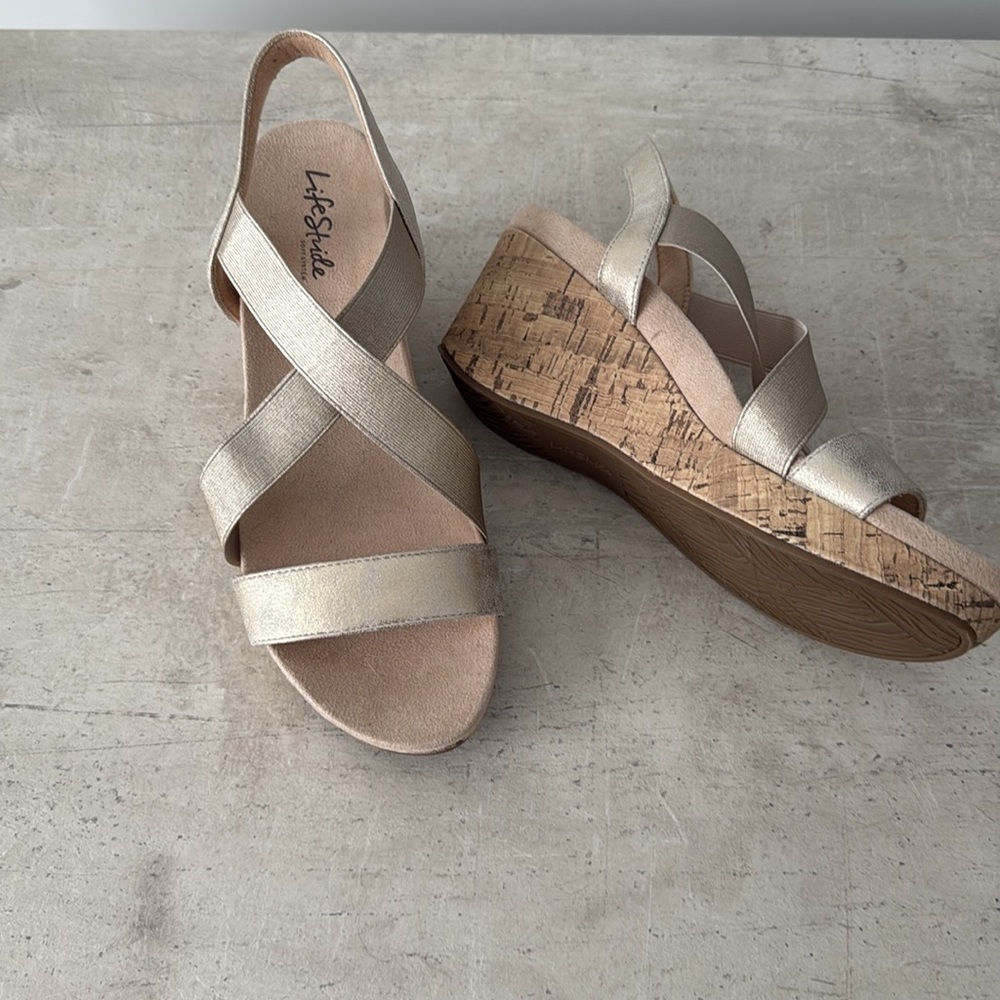 LIFE STRIDE Soft System Gold Shimmer Sandals - Picture 7 of 14
